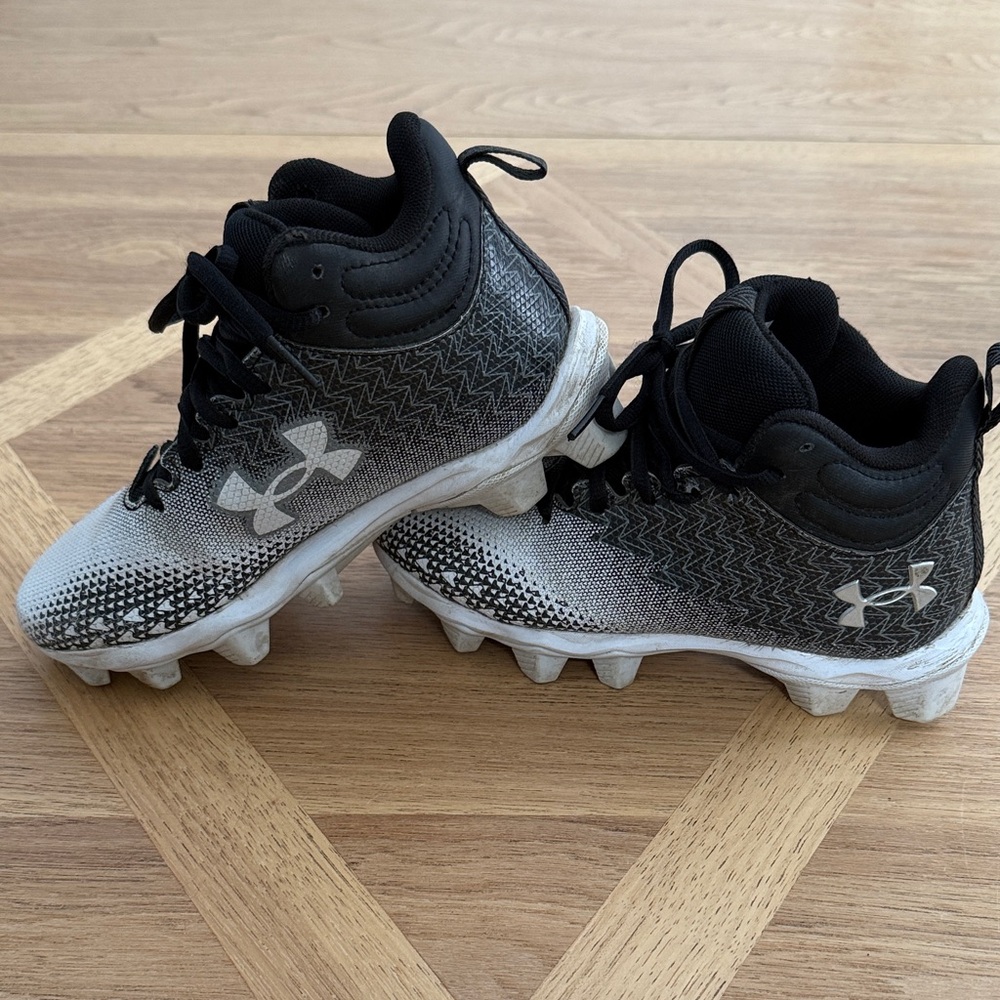 Under Armor Spotlight Franchise 3.0 RM Jr. Football/Lacrosse cleats 1Y